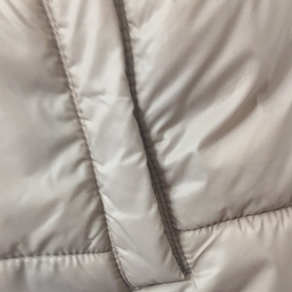 Ladies Old Navy puffy vest - Picture 8 of 9